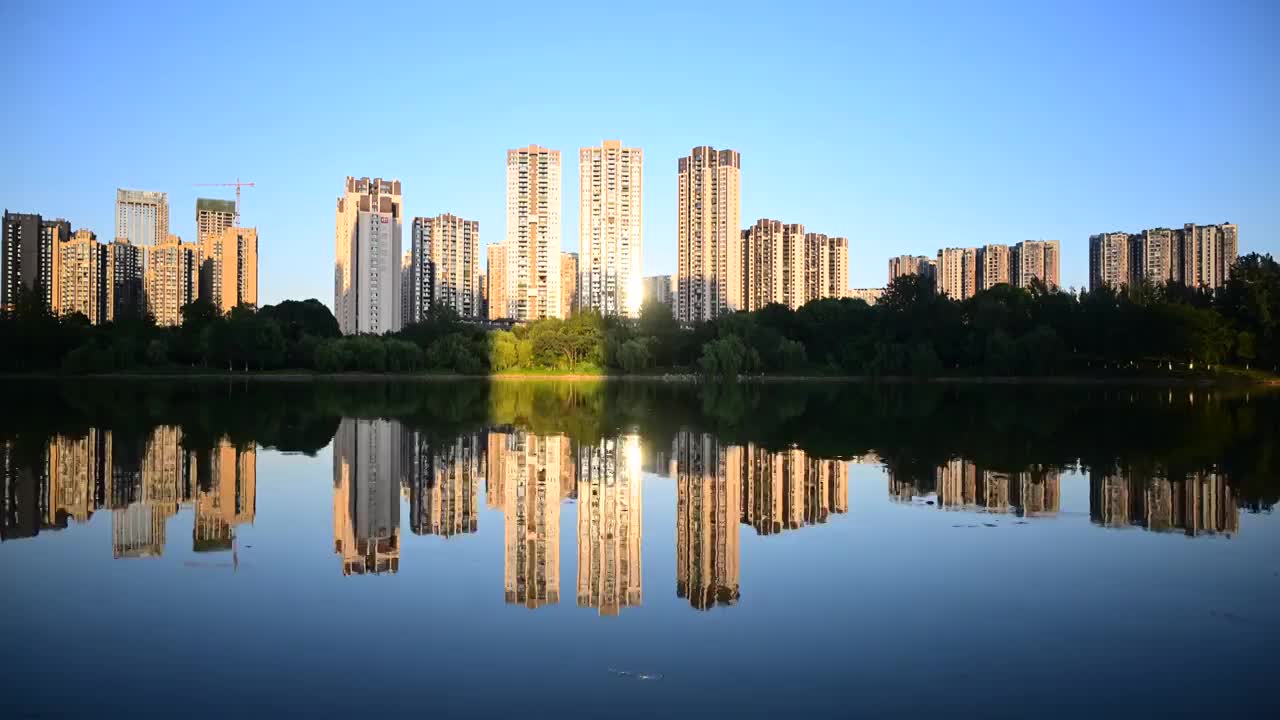 成都市锦江区东湖公园滨水延时摄影傍晚日落视频素材