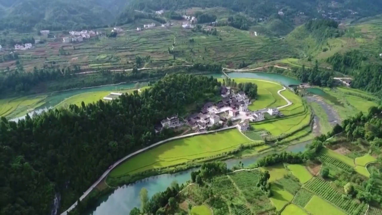 中国蜿蜒的道路、田园风光航拍视频素材