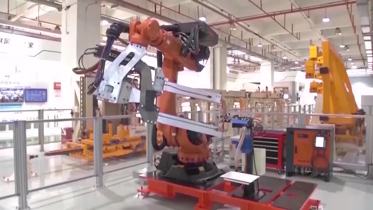 中国工厂生产装配线视频素材