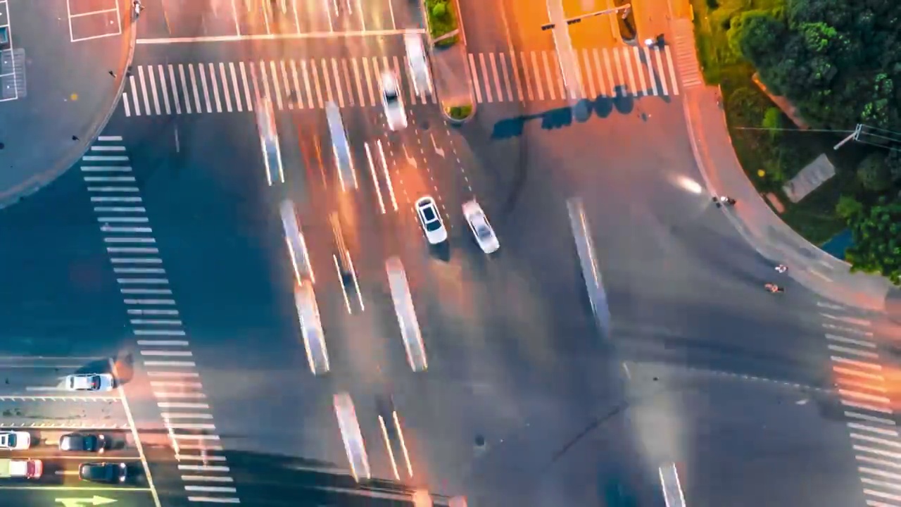 城市十字路口车流场景4K延时航拍短片视频素材