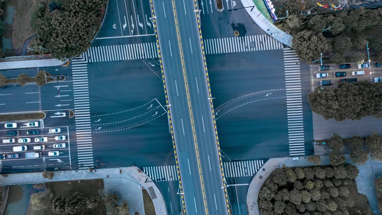 都市十字路口交通4K延时航拍短片视频素材
