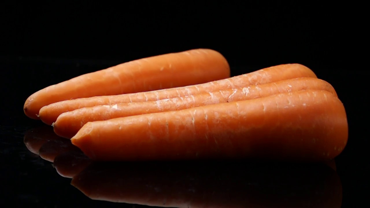 新鲜 蔬菜 红色 胡萝卜 胡萝卜丁 水花弹起 慢动作 升格视频素材