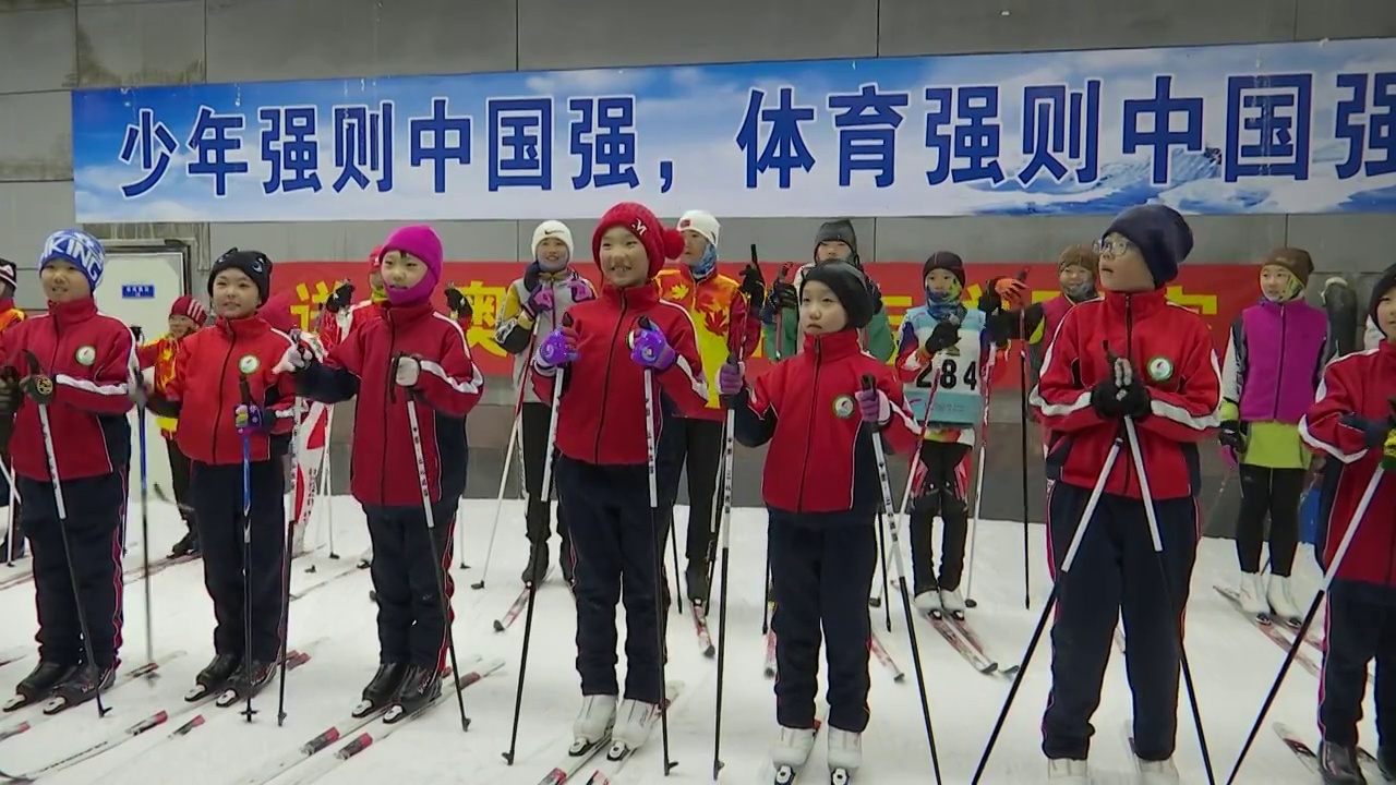 吉林省吉林市学习滑雪的小孩视频素材