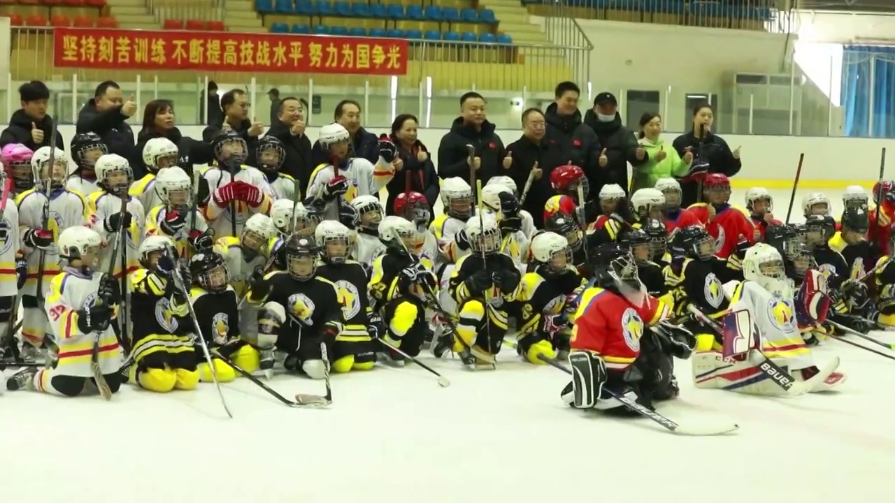 吉林省吉林市冰上运动的儿童视频素材