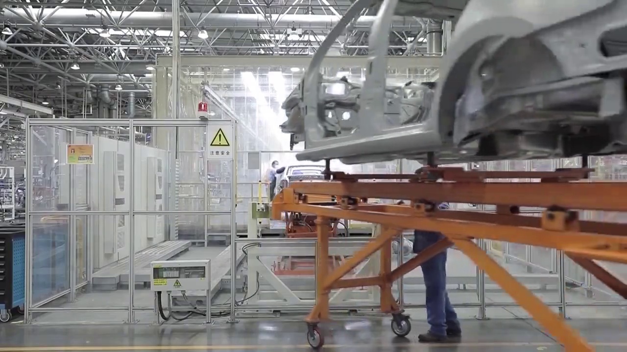 中国工厂生产线实景拍摄视频素材