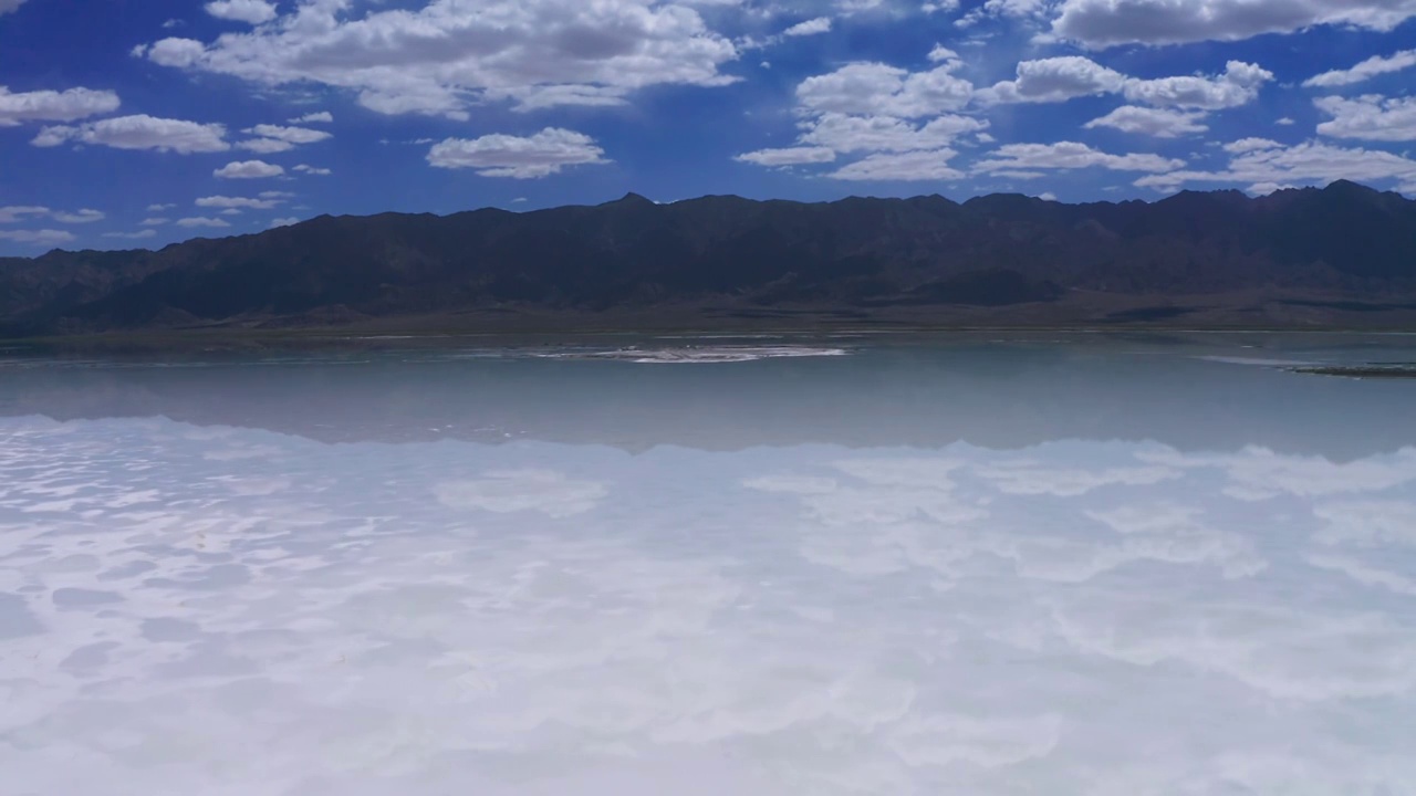 青海盐湖倒影天空之境航拍风光视频下载