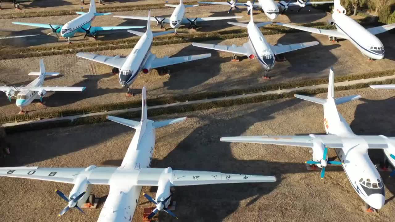 航拍北京市昌平航空博物馆战机停靠航空军事视频素材