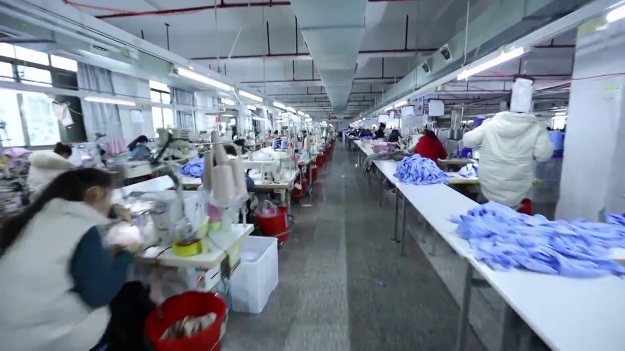 中国工厂内工作的工人视频素材
