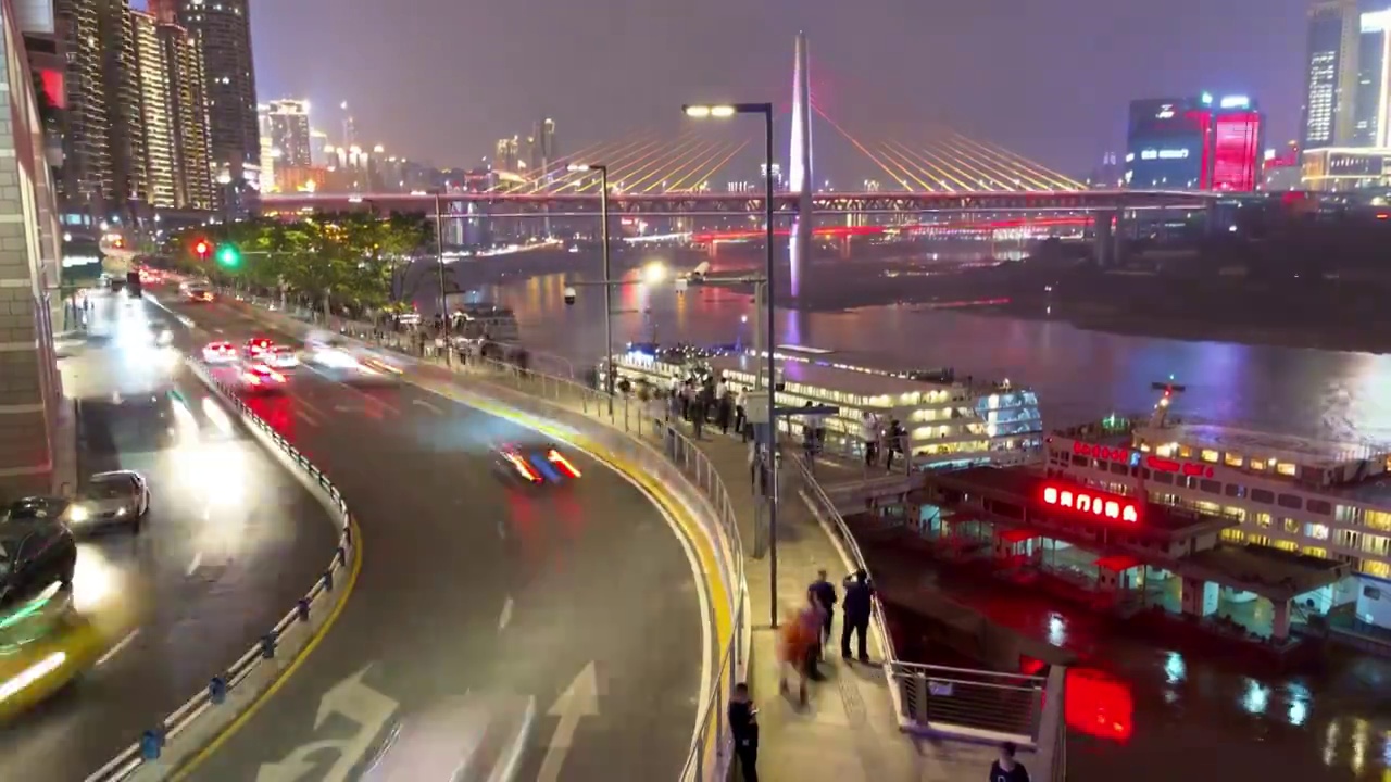 重庆长江大桥码头岸边灯光车流人流夜景慢门视频素材
