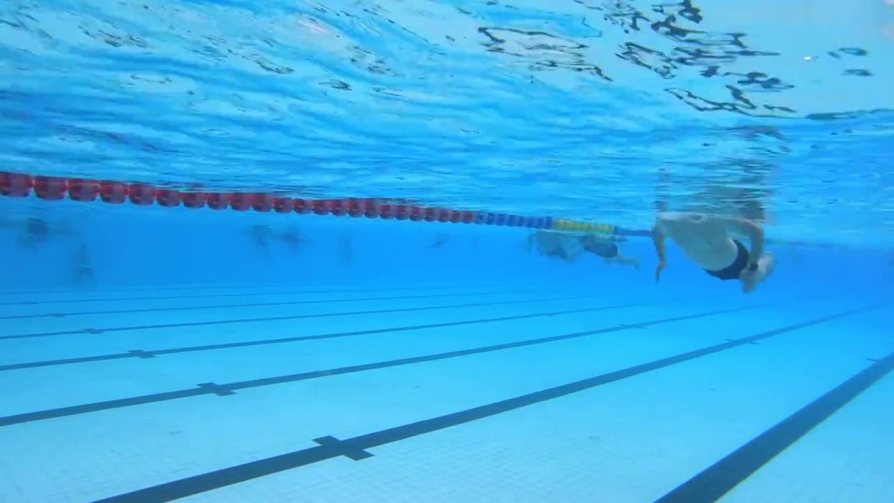 体育运动的水下摄影：蛙泳视频下载
