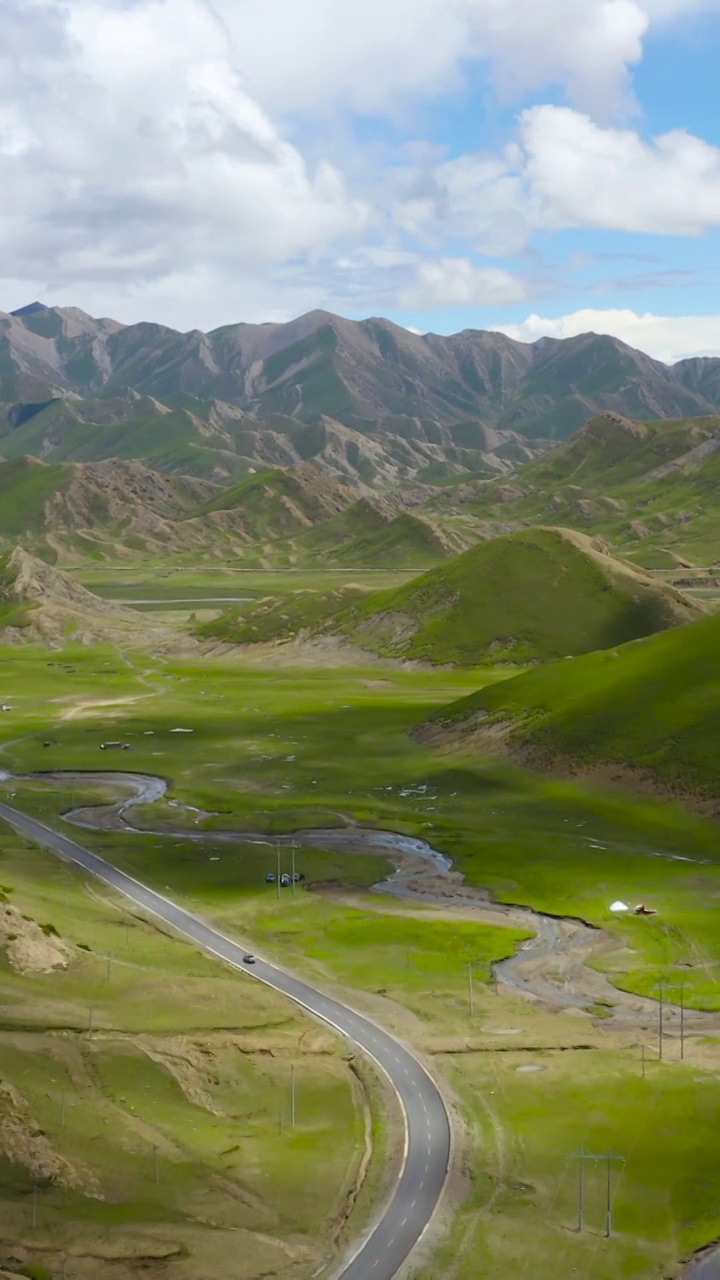航拍西藏阿里地区219国道和高原地貌视频素材