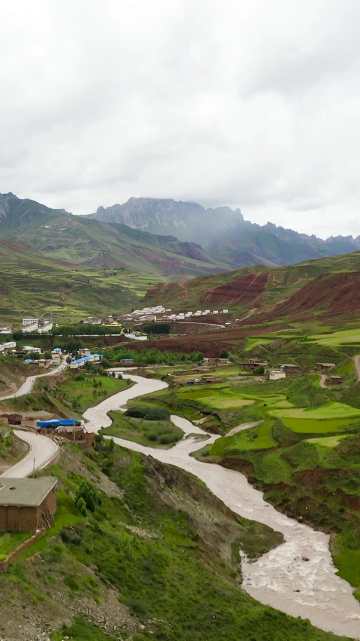 航拍西藏昌都地区317国道沿途风光视频素材