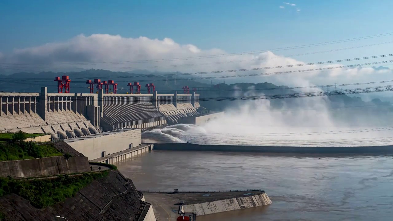 三峡大坝抵御长江洪水视频下载