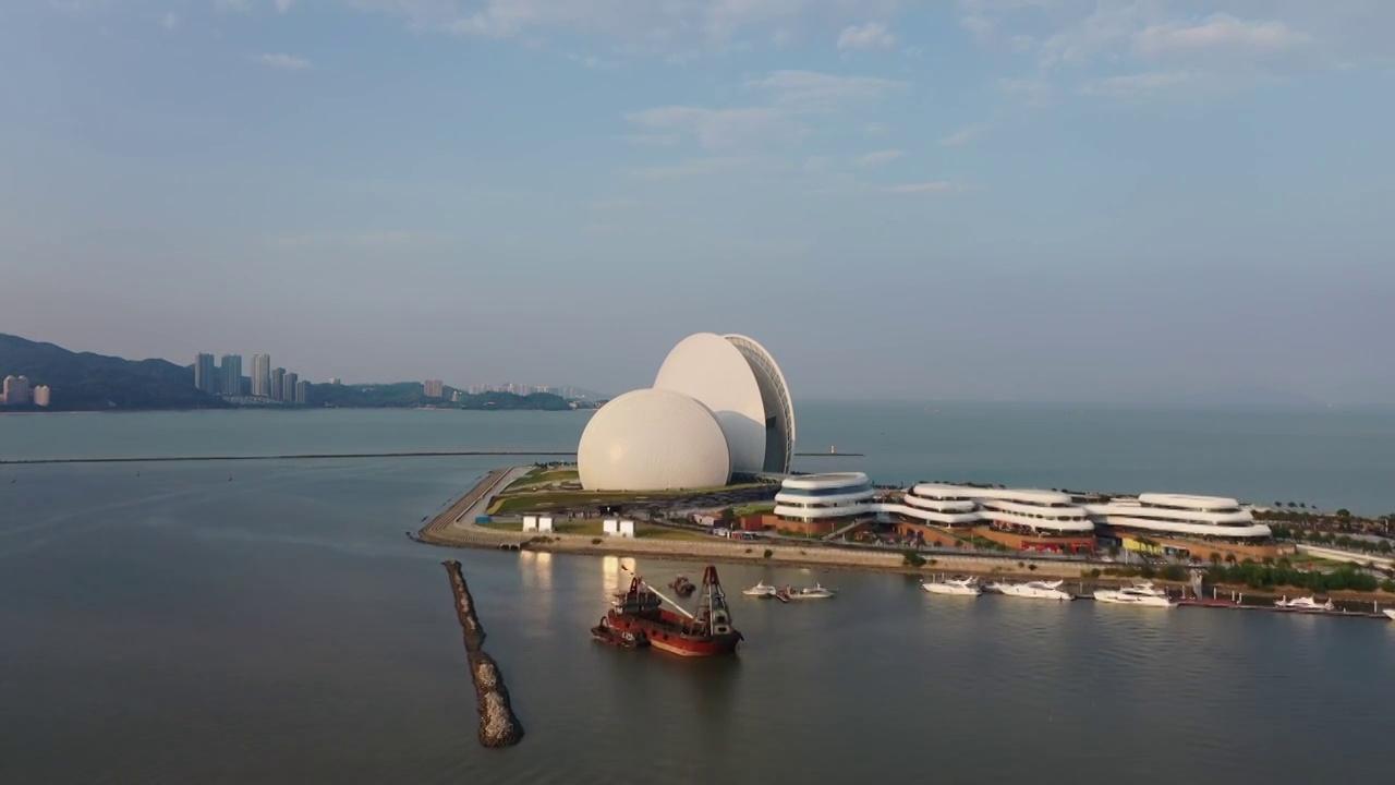 航拍广东珠海歌剧院（日月贝）城市地标风光视频素材