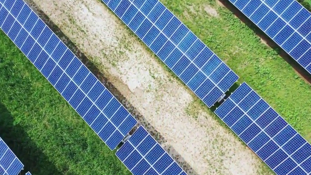 太阳能发电站光伏面板视频素材