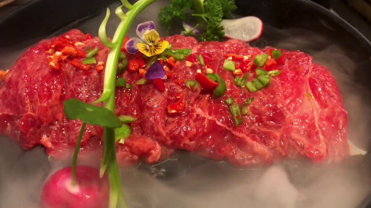 火锅配菜牛肉视频素材