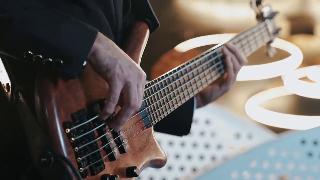 贝斯乐队吉他摇滚爵士演出练习派对贝斯手视频素材