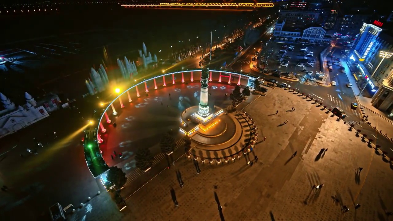 4K航拍哈尔滨东北抗洪纪念碑城市夜景交通车流视频素材