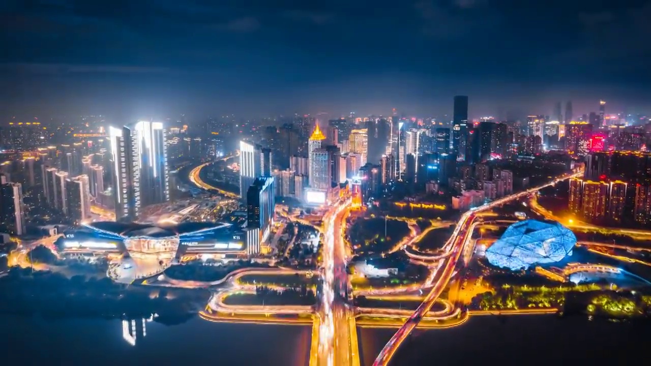 中国辽宁沈阳盛京剧院和浑河沿岸城市建筑航拍夜景延时摄影视频素材