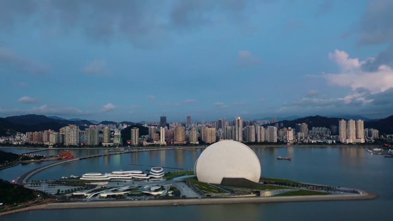 航拍广东珠海日月贝（歌剧院）城市风光视频素材