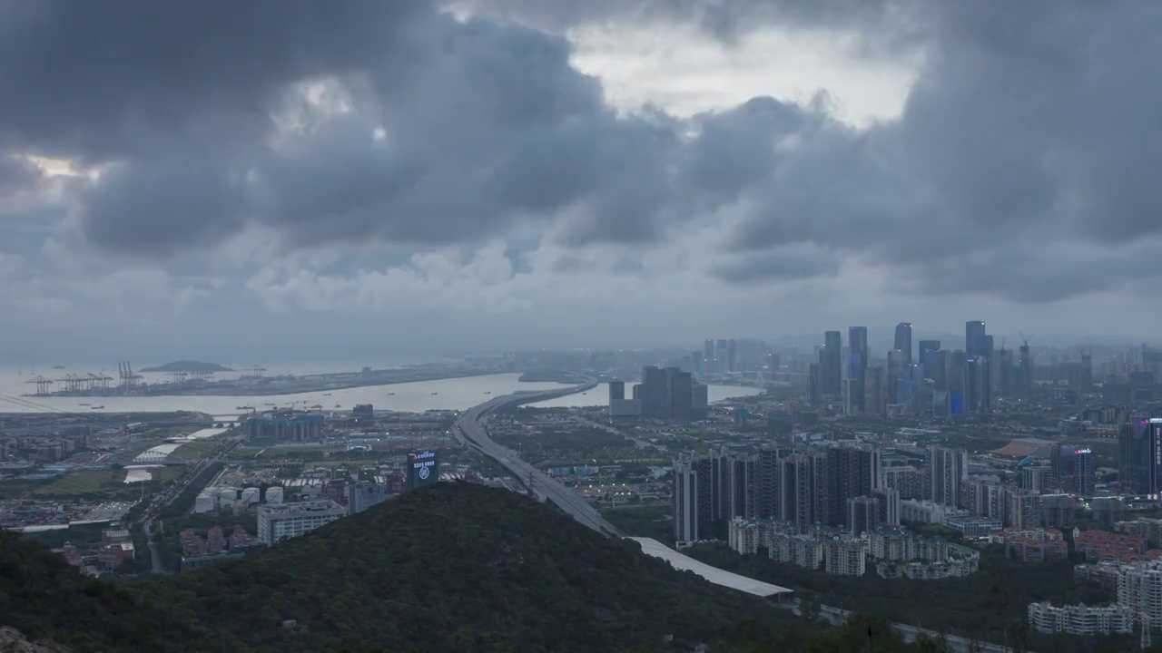 乌云密布下的深圳前海自贸区风光视频素材