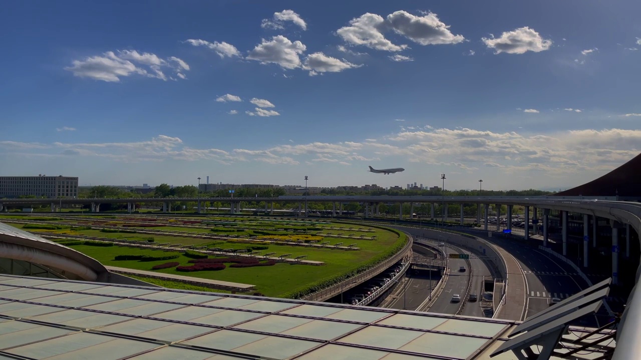 4K北京首都机场飞机航班降落视频素材