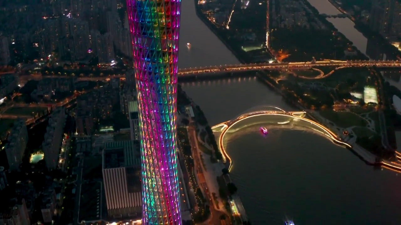 广州塔海心桥同框航拍慢摇视频素材