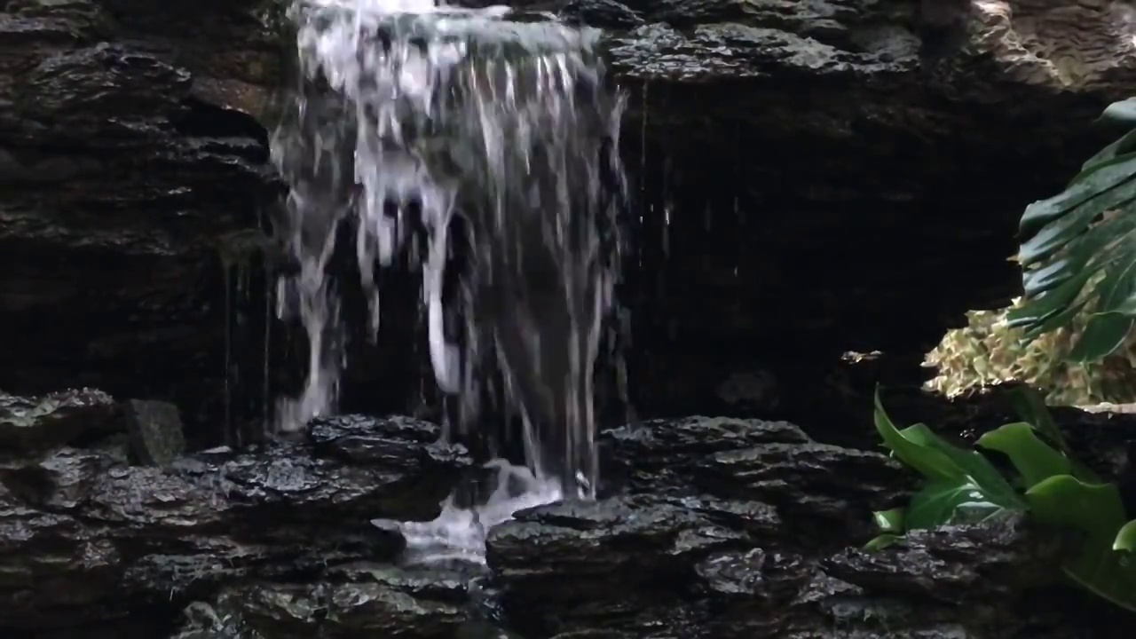 假山瀑布景观雕塑视频素材