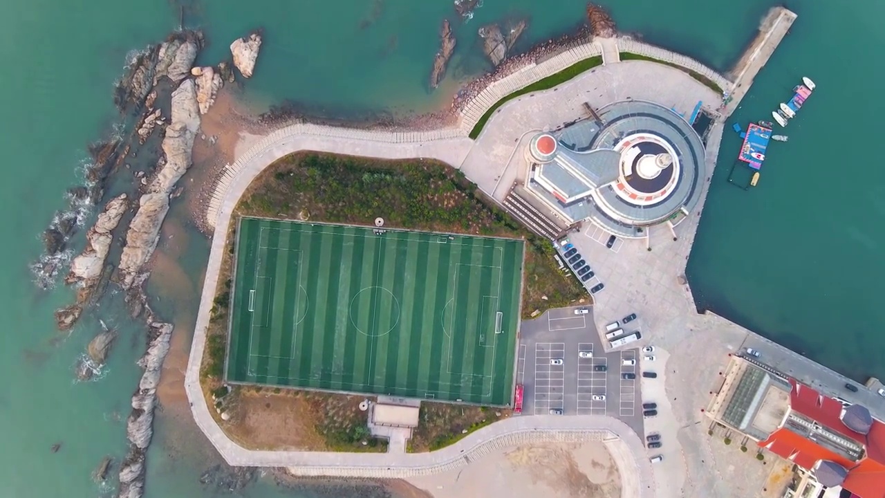 俯视青岛海滨足球场视频下载