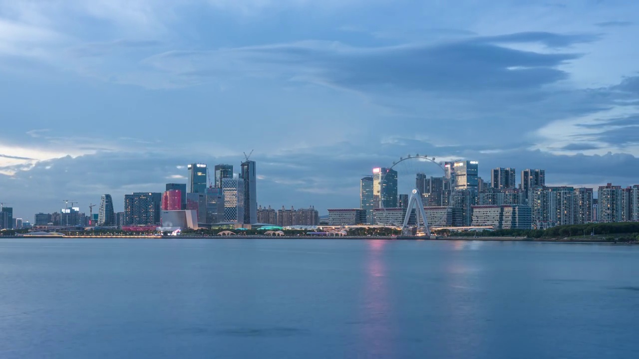 深圳前海宝安中心欢乐港湾湾区之光从黄昏到夜晚的延时视频素材