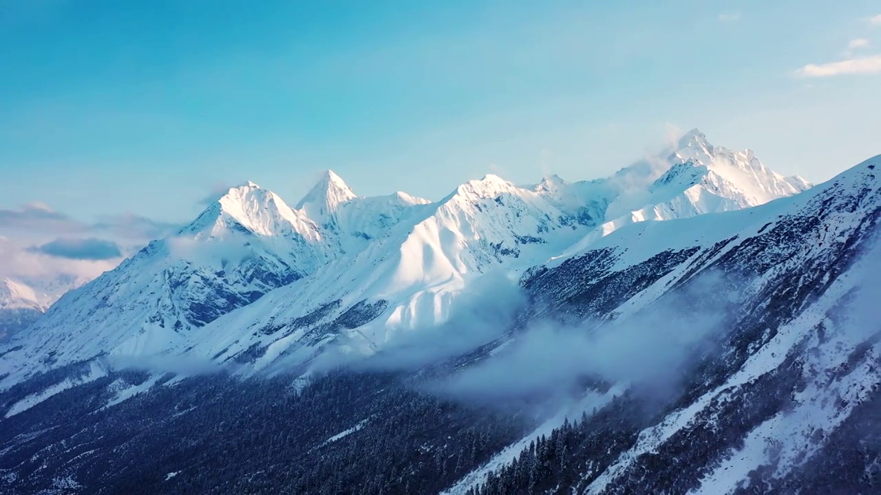 航拍西藏雪山视频下载