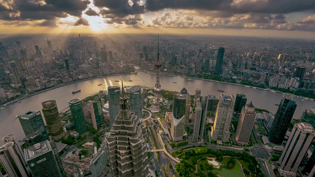 上海 航拍视角 日落时刻金色阳光洒在浦江两岸 8K延时摄影视频素材