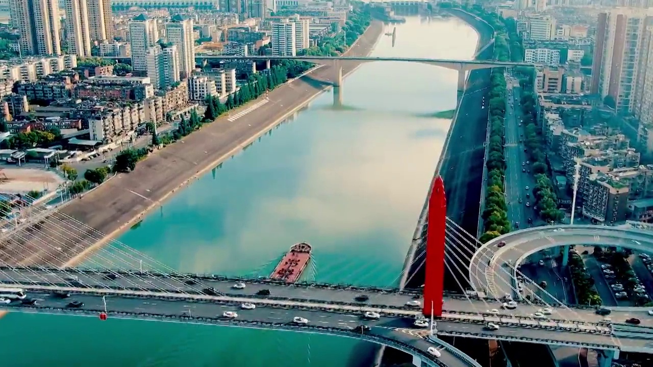 湖北宜昌跨江大桥交通广角航拍视频素材