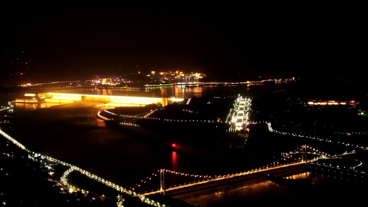 长江三峡大坝夜景灯光固定机位广角延时摄影视频素材