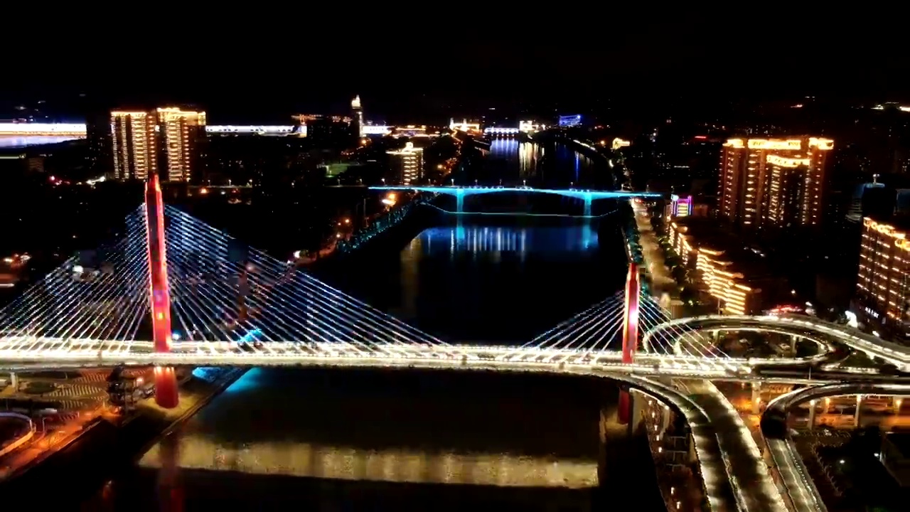中国湖北宜昌跨江大桥灯光夜景航拍延时视频素材