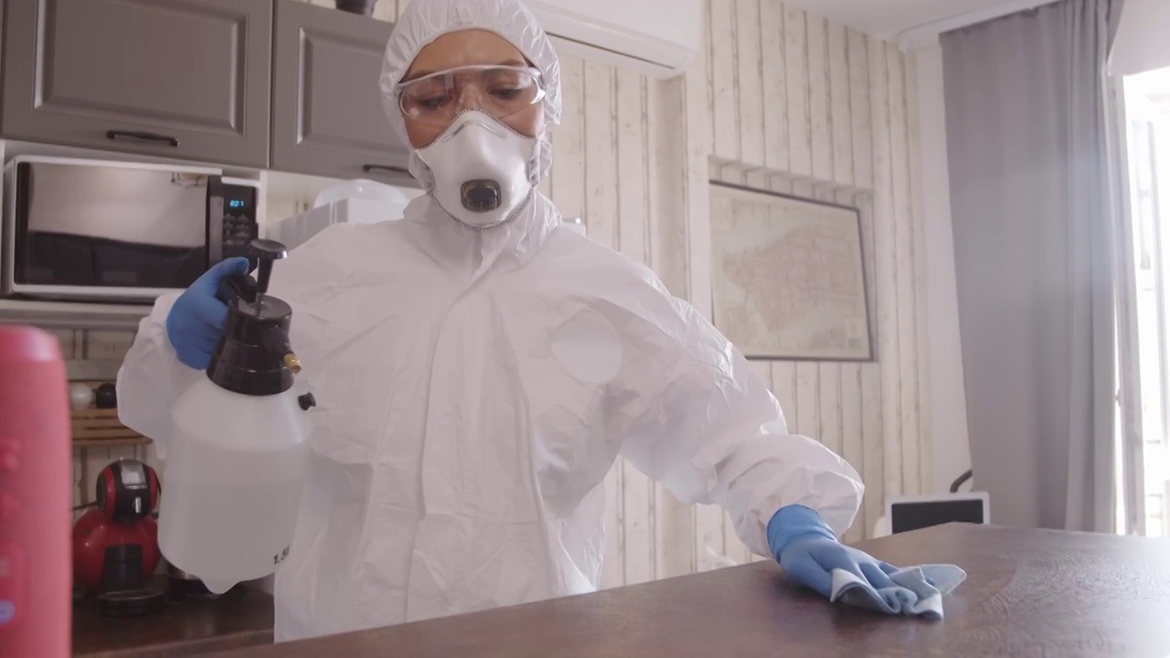 新冠病毒消毒洗手喷洒消毒液covid19新冠疫苗感冒流感视频素材