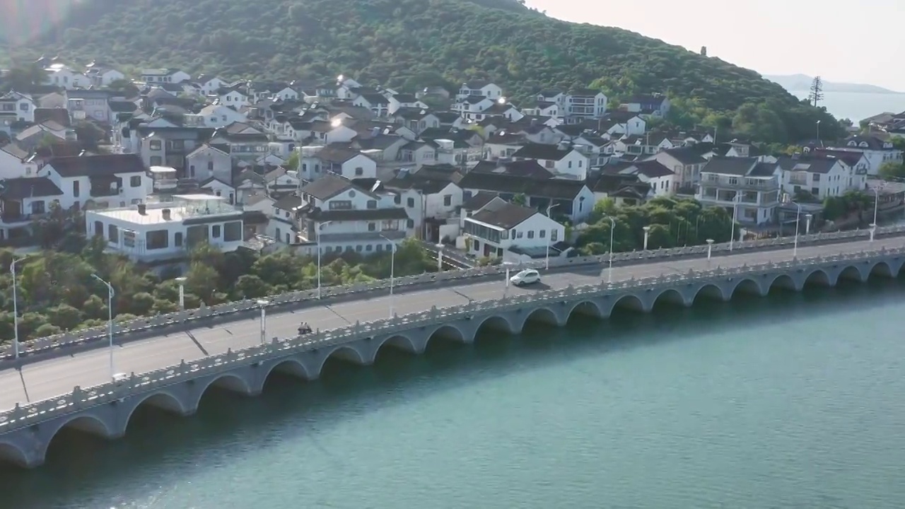 苏州新区太湖边的岱心湾大桥视频素材
