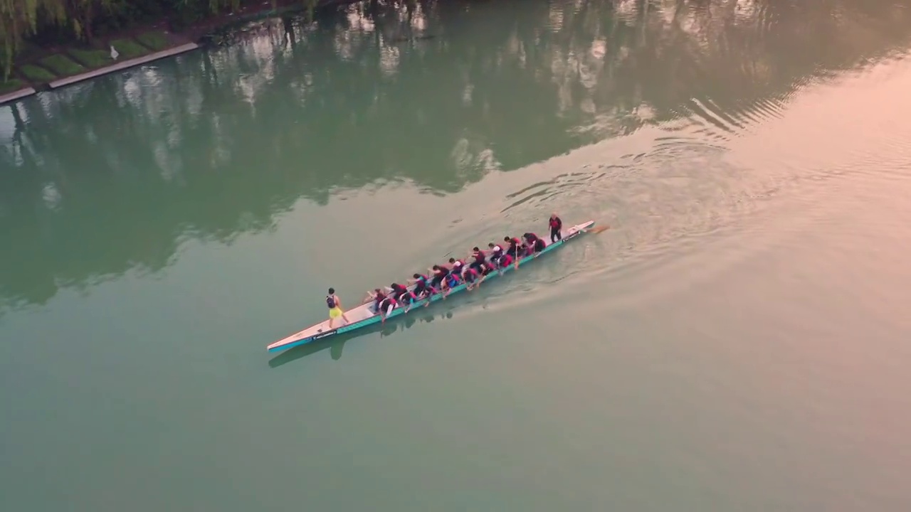 苏州园区斜塘河上龙舟在练习视频下载