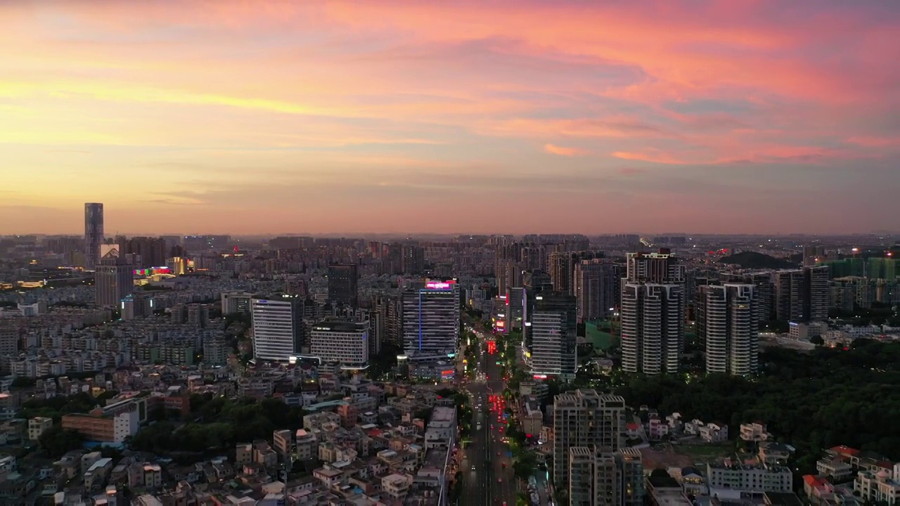 中山市东区金融街和市区城市天际线日落夜景航拍4K视频素材