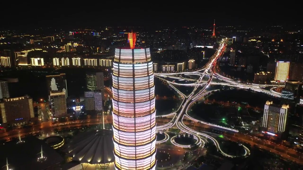 河南郑州郑东新区CBD会展中心与城市天际线夏季航拍夜景视频素材