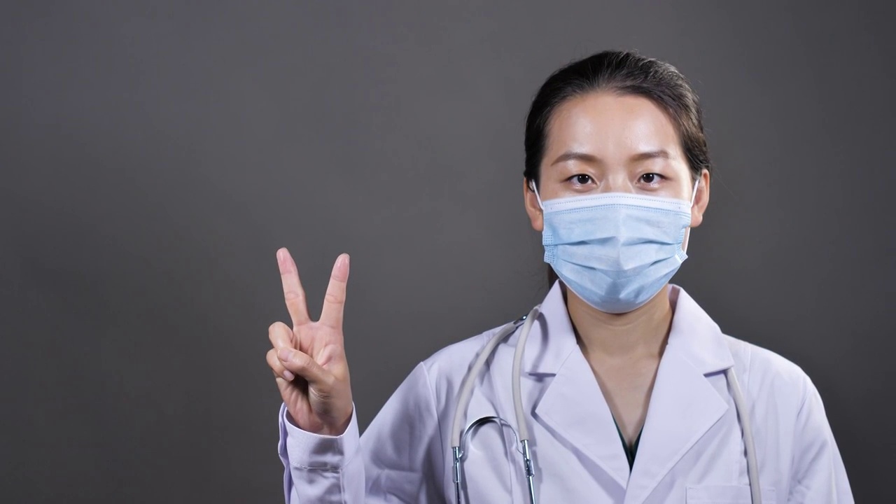 亚洲中国女性女士女医生医师比手势视频素材