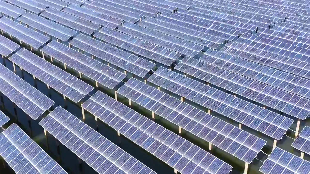 太阳能光伏板航拍视频素材