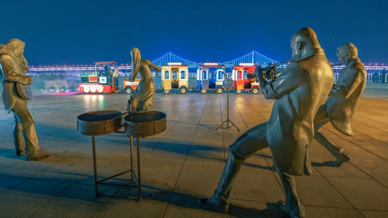 中国辽宁大连星海广场\乐队起舞雕塑视频下载