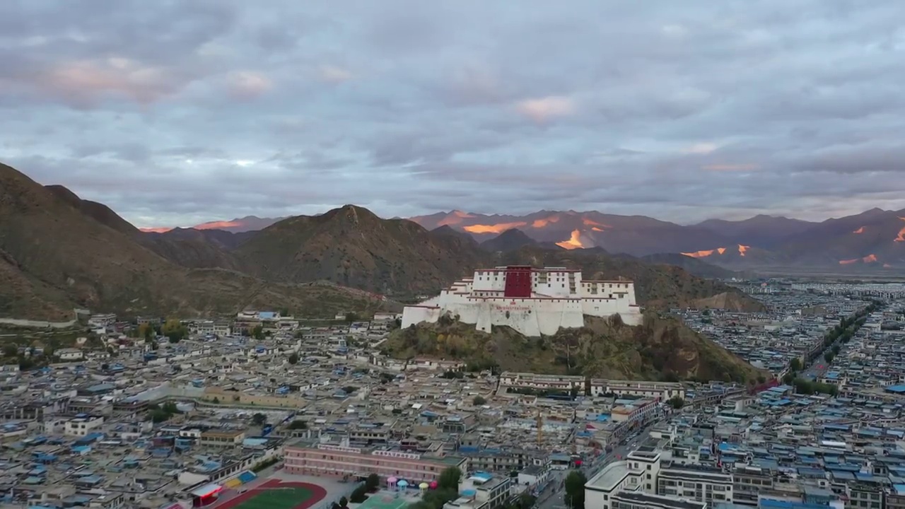 西藏日喀则城市风光4K航拍视频素材