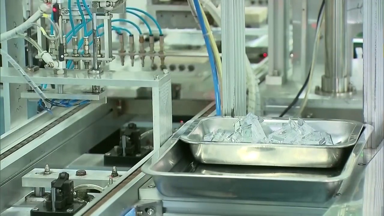 中国芯片工厂自动化生产线多角度视频素材