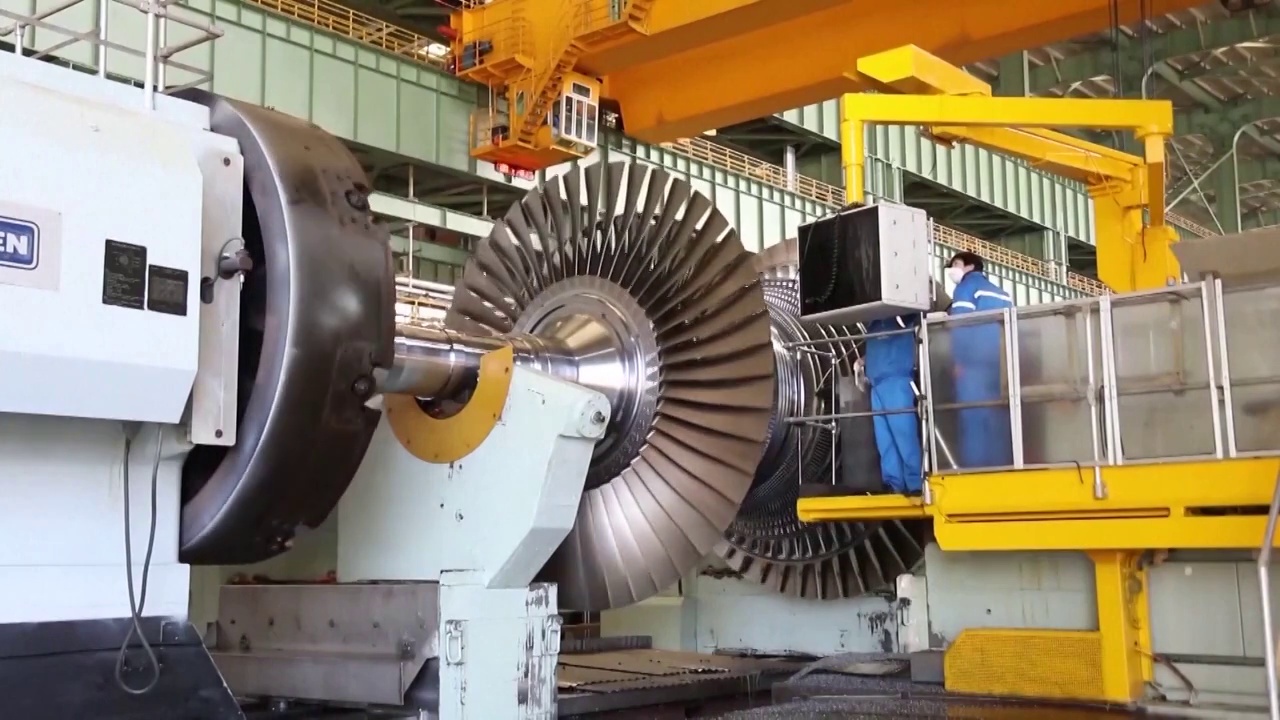 中国工厂和工厂内的生产景过程视频素材