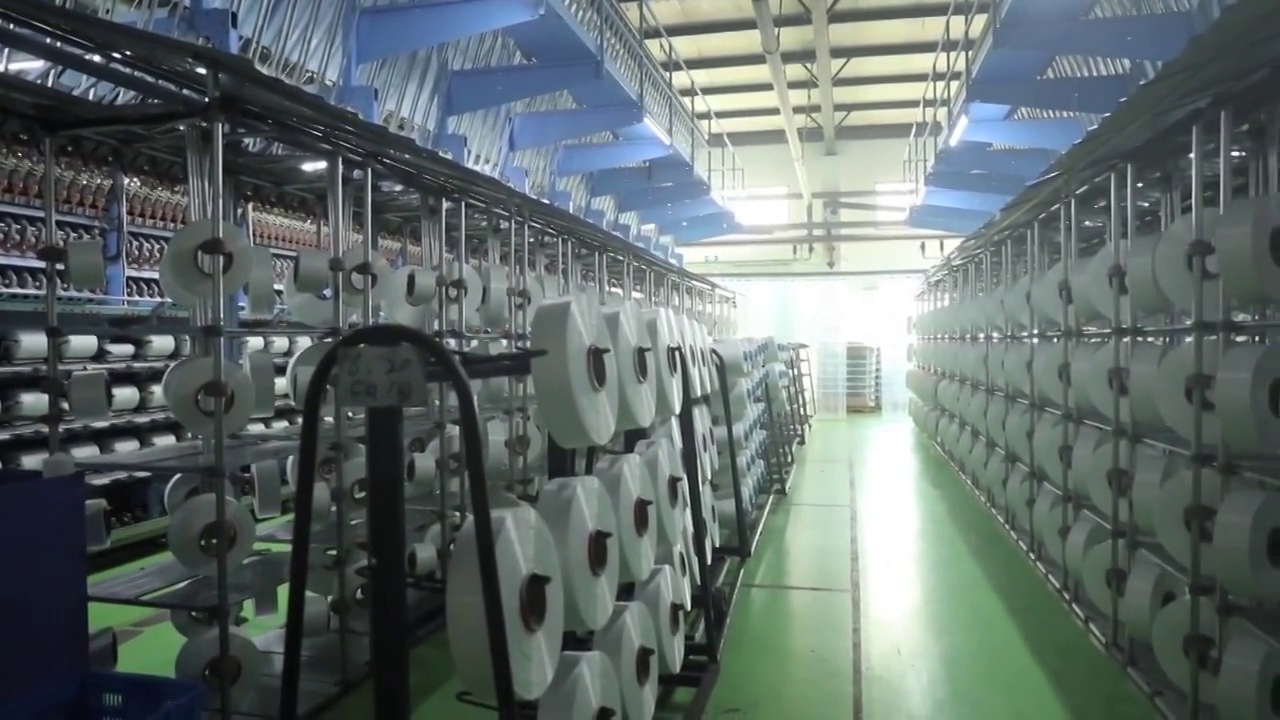 中国江苏纺织厂内景多角度视频素材