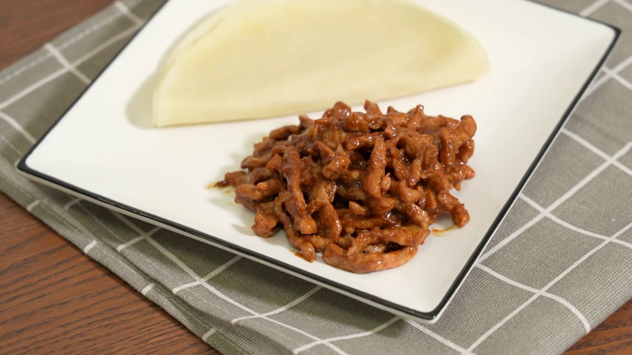 老北京传统特色美食京酱肉丝视频素材