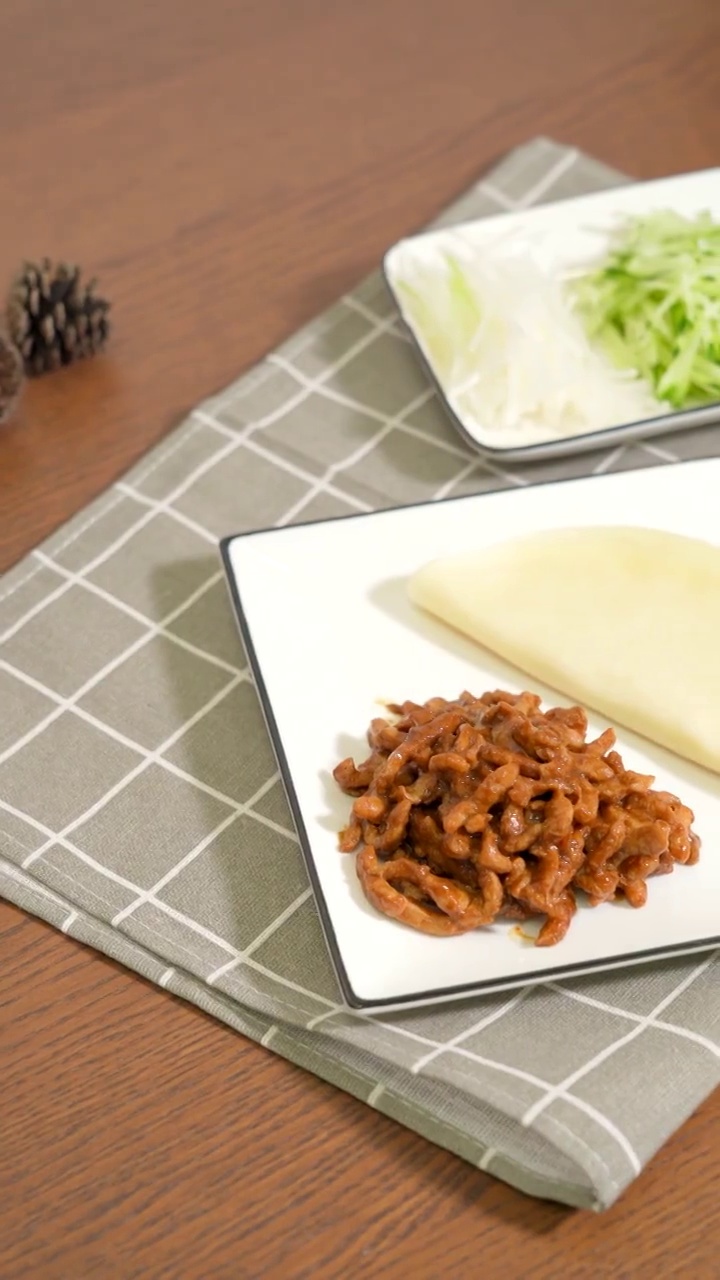 老北京传统特色美食京酱肉丝视频素材
