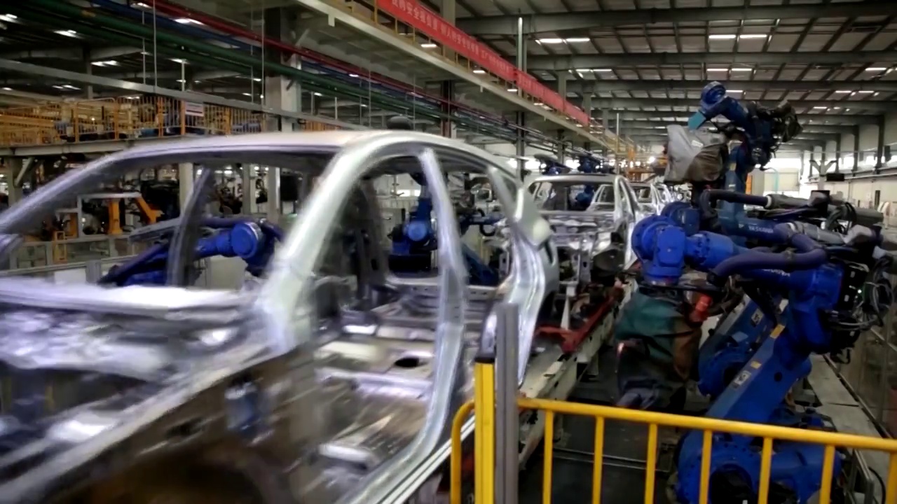 中国汽车生产工厂生产线装配线内景多角度视频素材